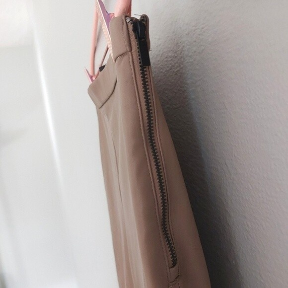 💫SALE💫Zara Taupe Tan Faux Leather Leggings size. Medium - Picture 7 of 9